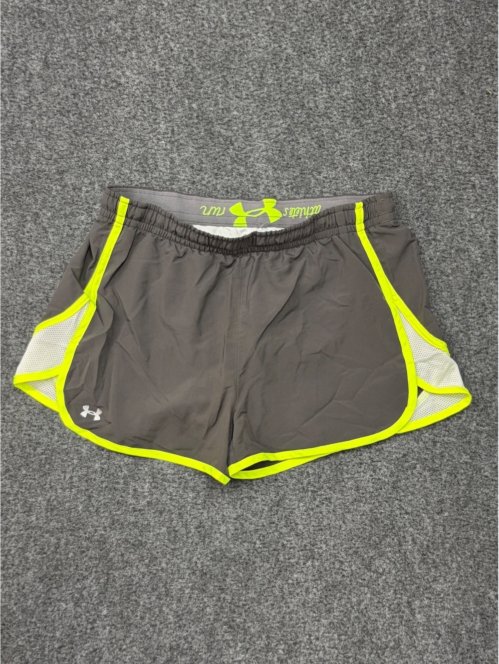 Under Armour HeatGear Women's Athletic Shorts Medium Gray &